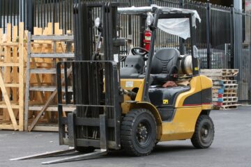 The ultimate guide to choosing the right forklift for your business